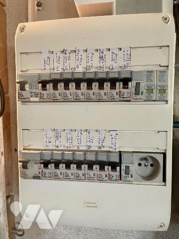 GRANDE MAISON FAMILIALE DE 164 M² - LA ROUEYRE DES BESSONS