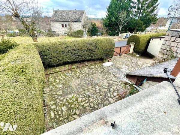 GRANDE MAISON FAMILIALE DE 164 M² - LA ROUEYRE DES BESSONS