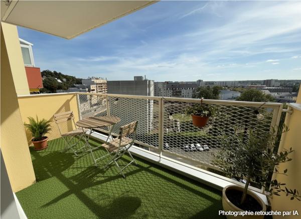 APPARTEMENT 3 CHAMBRES BALCONS PARKING ET CAVE