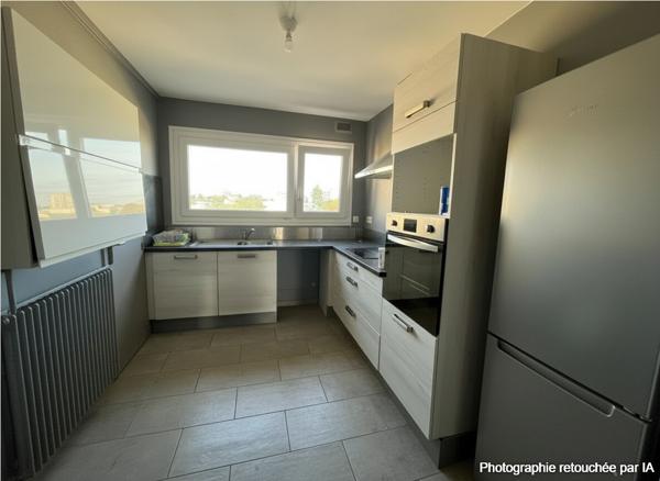 APPARTEMENT 3 CHAMBRES BALCONS PARKING ET CAVE