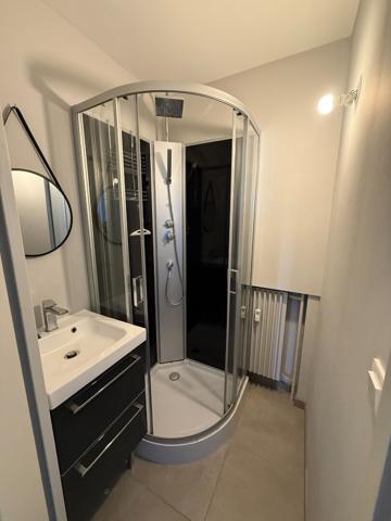 APPARTEMENT 3 CHAMBRES BALCONS PARKING ET CAVE