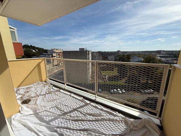 APPARTEMENT 3 CHAMBRES BALCONS PARKING ET CAVE
