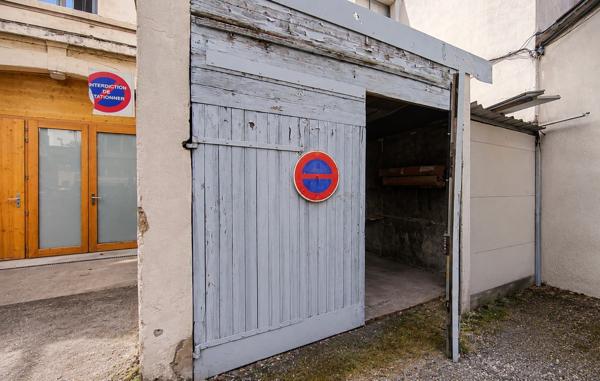Parking
        
        - 14 m² Exclusivité 25 000 € *