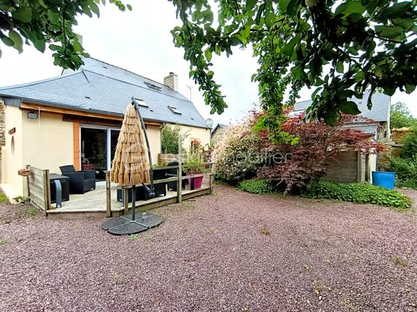 Dans un environnement calme et verdoyant, découvrez cette propriété pleine de charme développant 229 m² environ habitables, composée d'une maison principale de 170 m² environ et d'un gîte indépendant de 59 m² environ, sur un magnifique terrain arboré de 2 335 m².

La maison principale ( 170 m²)
Cette belle maison de caractère allie authenticité, confort et excellentes performances énergétiques.

Rez-de-chaussée:
Entrée ;
Grande cuisine aménagée et équipée avec espace repas ;
Salle à manger ;
Salon chaleureux avec poêle à bois et espace bar ;
Chambre ;
WC indépendant.

Premier étage:
Suite parentale ;
Chambre avec placard ;
Bureau avec toilette
Salle de bains.

Deuxième étage
Chambre ;
Pièce annexe actuellement utilisée en dressing.

Le gîte indépendant (59 m²)
Parfait pour accueillir famille et amis ou développer une activité de location touristique.

Il comprend :
Séjour - salle à manger ;
Cuisine ;
WC indépendant.
Etage
Chambre ;
Salle de bains ;

Les extérieurs
Implantée sur un superbe terrain arboré de 2 335 m², la propriété bénéficie d'un cadre privilégié.
Vous profiterez notamment :
D'une terrasse attenante à la maison ;
D'une seconde terrasse de 40 m² ;
D'une dépendance d'environ 30 m² ;
D'un puits équipé d'un système de pompe ;
De nombreux espaces verts propices à la détente.
Prestations et confort

Maison principale
Classe énergétique A, un atout extrêmement rare pour une maison de caractère ;
Pompe à chaleur ;
Ballon thermodynamique ;
Double vitrage ;
Tout-à-l'égout ;
Poêle à bois.

Gîte
Classe énergétique E.

Les atouts
✔ Excellent DPE : Maison classée A
✔ Gîte indépendant de 59 m²
✔ Terrain arboré de 2 335 m²
✔ Deux terrasses dont une de 40 m²
✔ Dépendance de 30 m²
✔ Puits avec pompe
✔ Chambre au rez-de-chaussée
✔ Idéal projet familial, touristique ou activité de gîte
Une propriété de caractère offrant un cadre de vie exceptionnel, des prestations énergétiques remarquables et un fort potentiel d'exploitation grâce à son gîte indépendant.

A VISITER RAPIDEMENT!