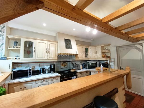 Dans un environnement calme et verdoyant, découvrez cette propriété pleine de charme développant 229 m² environ habitables, composée d'une maison principale de 170 m² environ et d'un gîte indépendant de 59 m² environ, sur un magnifique terrain arboré de 2 335 m².

La maison principale ( 170 m²)
Cette belle maison de caractère allie authenticité, confort et excellentes performances énergétiques.

Rez-de-chaussée:
Entrée ;
Grande cuisine aménagée et équipée avec espace repas ;
Salle à manger ;
Salon chaleureux avec poêle à bois et espace bar ;
Chambre ;
WC indépendant.

Premier étage:
Suite parentale ;
Chambre avec placard ;
Bureau avec toilette
Salle de bains.

Deuxième étage
Chambre ;
Pièce annexe actuellement utilisée en dressing.

Le gîte indépendant (59 m²)
Parfait pour accueillir famille et amis ou développer une activité de location touristique.

Il comprend :
Séjour - salle à manger ;
Cuisine ;
WC indépendant.
Etage
Chambre ;
Salle de bains ;

Les extérieurs
Implantée sur un superbe terrain arboré de 2 335 m², la propriété bénéficie d'un cadre privilégié.
Vous profiterez notamment :
D'une terrasse attenante à la maison ;
D'une seconde terrasse de 40 m² ;
D'une dépendance d'environ 30 m² ;
D'un puits équipé d'un système de pompe ;
De nombreux espaces verts propices à la détente.
Prestations et confort

Maison principale
Classe énergétique A, un atout extrêmement rare pour une maison de caractère ;
Pompe à chaleur ;
Ballon thermodynamique ;
Double vitrage ;
Tout-à-l'égout ;
Poêle à bois.

Gîte
Classe énergétique E.

Les atouts
✔ Excellent DPE : Maison classée A
✔ Gîte indépendant de 59 m²
✔ Terrain arboré de 2 335 m²
✔ Deux terrasses dont une de 40 m²
✔ Dépendance de 30 m²
✔ Puits avec pompe
✔ Chambre au rez-de-chaussée
✔ Idéal projet familial, touristique ou activité de gîte
Une propriété de caractère offrant un cadre de vie exceptionnel, des prestations énergétiques remarquables et un fort potentiel d'exploitation grâce à son gîte indépendant.

A VISITER RAPIDEMENT!