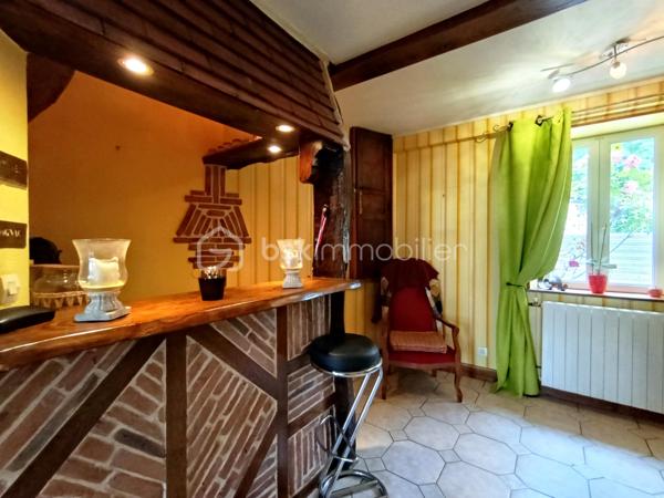 Dans un environnement calme et verdoyant, découvrez cette propriété pleine de charme développant 229 m² environ habitables, composée d'une maison principale de 170 m² environ et d'un gîte indépendant de 59 m² environ, sur un magnifique terrain arboré de 2 335 m².

La maison principale ( 170 m²)
Cette belle maison de caractère allie authenticité, confort et excellentes performances énergétiques.

Rez-de-chaussée:
Entrée ;
Grande cuisine aménagée et équipée avec espace repas ;
Salle à manger ;
Salon chaleureux avec poêle à bois et espace bar ;
Chambre ;
WC indépendant.

Premier étage:
Suite parentale ;
Chambre avec placard ;
Bureau avec toilette
Salle de bains.

Deuxième étage
Chambre ;
Pièce annexe actuellement utilisée en dressing.

Le gîte indépendant (59 m²)
Parfait pour accueillir famille et amis ou développer une activité de location touristique.

Il comprend :
Séjour - salle à manger ;
Cuisine ;
WC indépendant.
Etage
Chambre ;
Salle de bains ;

Les extérieurs
Implantée sur un superbe terrain arboré de 2 335 m², la propriété bénéficie d'un cadre privilégié.
Vous profiterez notamment :
D'une terrasse attenante à la maison ;
D'une seconde terrasse de 40 m² ;
D'une dépendance d'environ 30 m² ;
D'un puits équipé d'un système de pompe ;
De nombreux espaces verts propices à la détente.
Prestations et confort

Maison principale
Classe énergétique A, un atout extrêmement rare pour une maison de caractère ;
Pompe à chaleur ;
Ballon thermodynamique ;
Double vitrage ;
Tout-à-l'égout ;
Poêle à bois.

Gîte
Classe énergétique E.

Les atouts
✔ Excellent DPE : Maison classée A
✔ Gîte indépendant de 59 m²
✔ Terrain arboré de 2 335 m²
✔ Deux terrasses dont une de 40 m²
✔ Dépendance de 30 m²
✔ Puits avec pompe
✔ Chambre au rez-de-chaussée
✔ Idéal projet familial, touristique ou activité de gîte
Une propriété de caractère offrant un cadre de vie exceptionnel, des prestations énergétiques remarquables et un fort potentiel d'exploitation grâce à son gîte indépendant.

A VISITER RAPIDEMENT!