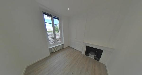 APPARTEMENT T2 A LOUER - LYON 2EME ARRONDISSEMENT Merciere-Grolee 33.75 m 2 695 € charges comprises par mois