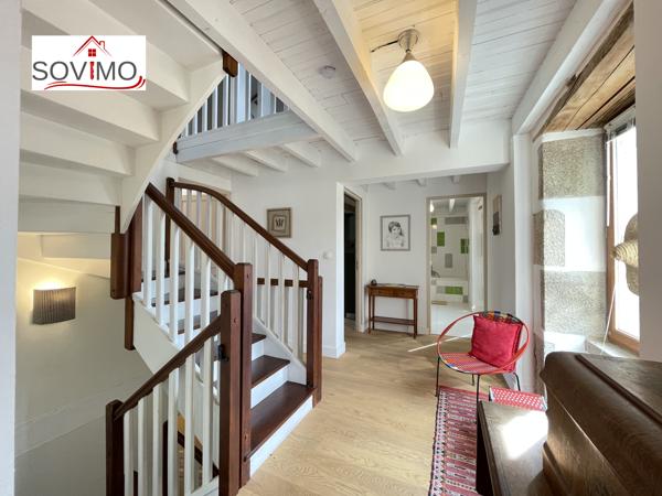 EN CAMPAGNE, BELLE MAISON CHARENTAISE INDÉPENDANTE EN PIERRE, ENTIÈREMENT RESTAURÉE, SUR 4800 M2 DE TERRAIN