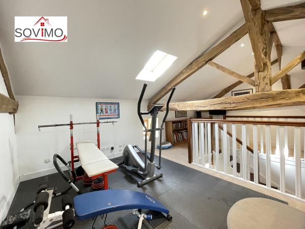 EN CAMPAGNE, BELLE MAISON CHARENTAISE INDÉPENDANTE EN PIERRE, ENTIÈREMENT RESTAURÉE, SUR 4800 M2 DE TERRAIN