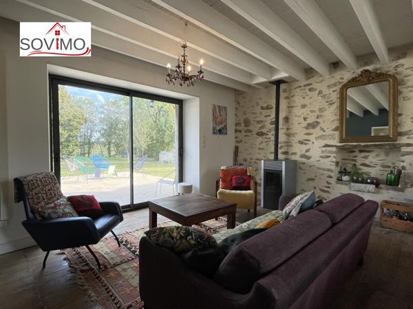 EN CAMPAGNE, BELLE MAISON CHARENTAISE INDÉPENDANTE EN PIERRE, ENTIÈREMENT RESTAURÉE, SUR 4800 M2 DE TERRAIN