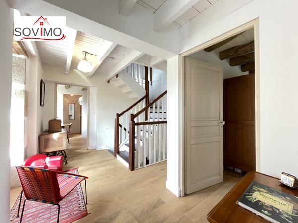 EN CAMPAGNE, BELLE MAISON CHARENTAISE INDÉPENDANTE EN PIERRE, ENTIÈREMENT RESTAURÉE, SUR 4800 M2 DE TERRAIN