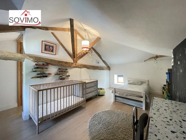 EN CAMPAGNE, BELLE MAISON CHARENTAISE INDÉPENDANTE EN PIERRE, ENTIÈREMENT RESTAURÉE, SUR 4800 M2 DE TERRAIN