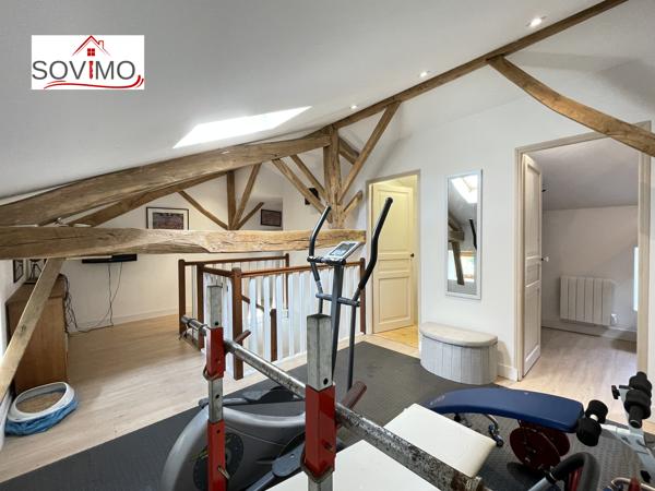 EN CAMPAGNE, BELLE MAISON CHARENTAISE INDÉPENDANTE EN PIERRE, ENTIÈREMENT RESTAURÉE, SUR 4800 M2 DE TERRAIN
