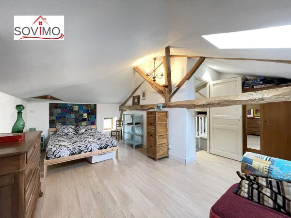 EN CAMPAGNE, BELLE MAISON CHARENTAISE INDÉPENDANTE EN PIERRE, ENTIÈREMENT RESTAURÉE, SUR 4800 M2 DE TERRAIN