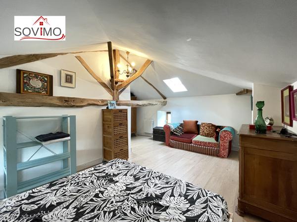 EN CAMPAGNE, BELLE MAISON CHARENTAISE INDÉPENDANTE EN PIERRE, ENTIÈREMENT RESTAURÉE, SUR 4800 M2 DE TERRAIN