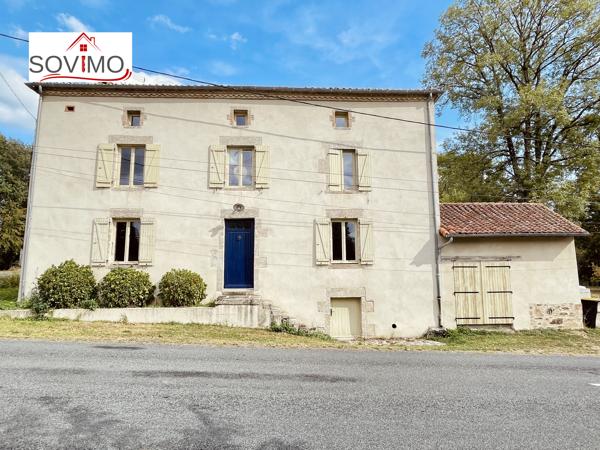 EN CAMPAGNE, BELLE MAISON CHARENTAISE INDÉPENDANTE EN PIERRE, ENTIÈREMENT RESTAURÉE, SUR 4800 M2 DE TERRAIN
