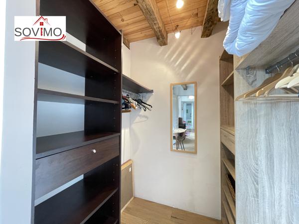 EN CAMPAGNE, BELLE MAISON CHARENTAISE INDÉPENDANTE EN PIERRE, ENTIÈREMENT RESTAURÉE, SUR 4800 M2 DE TERRAIN