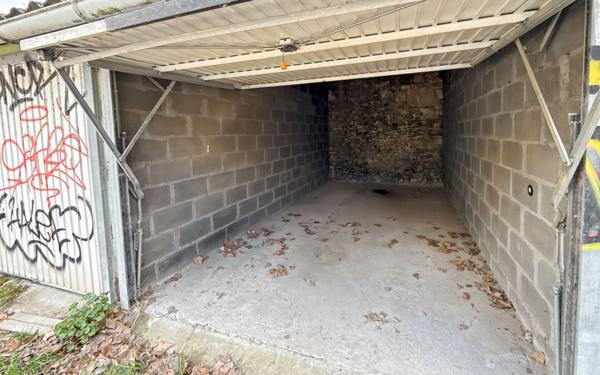 Stationnement à louer    12 m2 Orléans