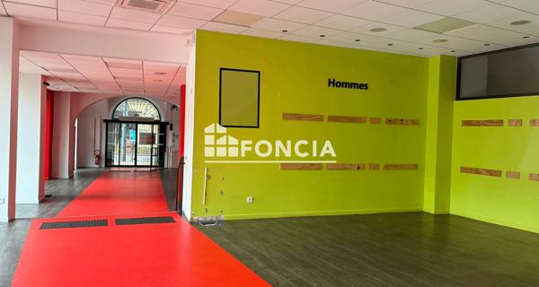 À vendre Local commercial 365 m² - Cahors 46000