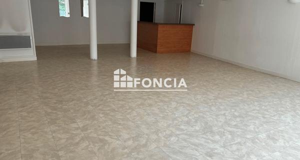 À vendre Local commercial 365 m² - Cahors 46000