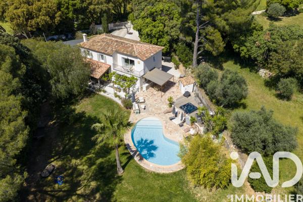 Maison à vendre 6 pièces 185 m² Sanary-sur-Mer