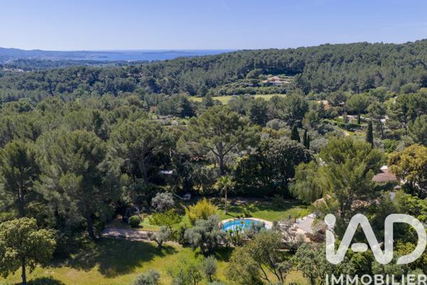 Maison à vendre 6 pièces 185 m² Sanary-sur-Mer