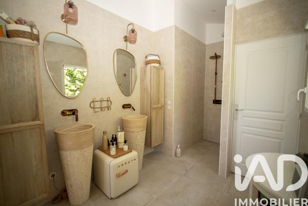 Maison à vendre 6 pièces 185 m² Sanary-sur-Mer