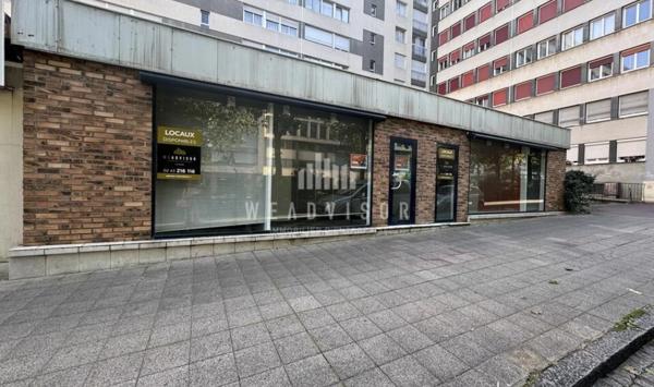 A LOUER : LOCAL COMMERCIAL DE 71,78 M² ET DEUX STATIONNEMENTS AERIENS - AVENUE DU GÉNERAL DE GAULLE
