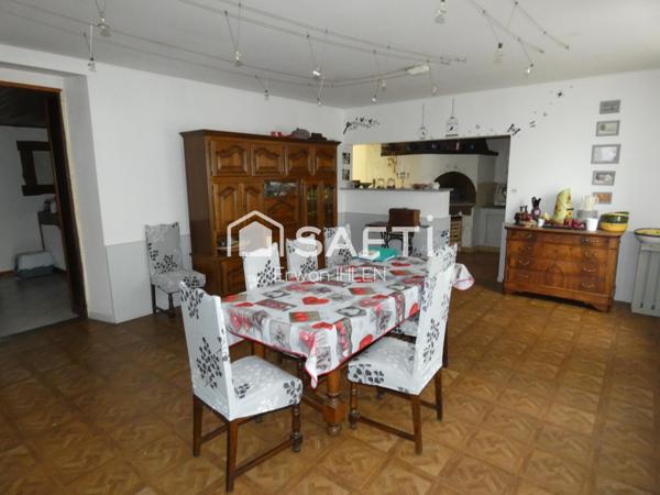 Maison/local commercial, 327 m², 8 pièces 3 chambres,36 ares de terrain.