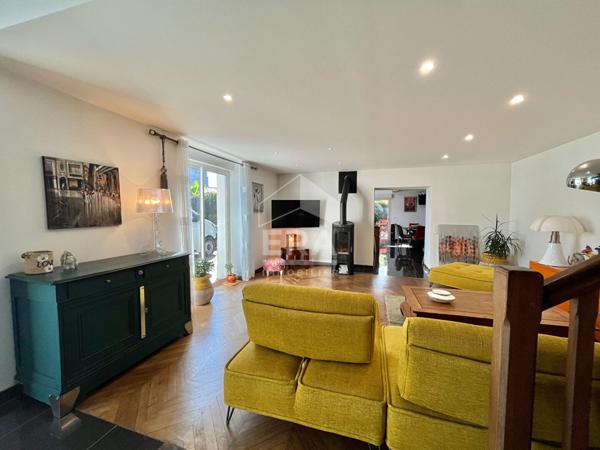 Maison Benejacq 5 pièces 157.87 m2 accès PMR + garage + piscine + cuisine d'été