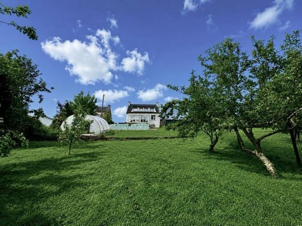QUIMPERLÉ : Maison 3 chambres avec grand jardin et sous-sol