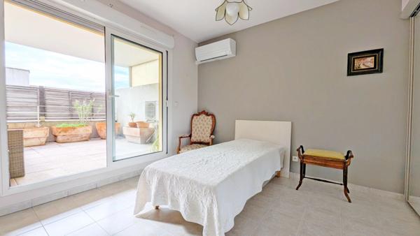 RARE : T5 de standing au centre-ville exposé plein sud avec garage privatif en sous-sol