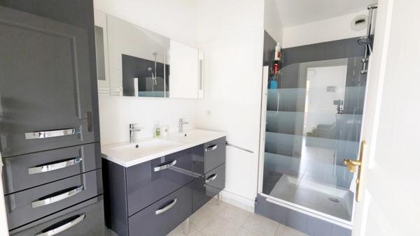 RARE : T5 de standing au centre-ville exposé plein sud avec garage privatif en sous-sol