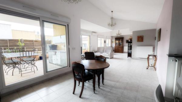 RARE : T5 de standing au centre-ville exposé plein sud avec garage privatif en sous-sol