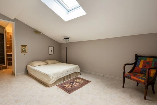 RARE : T5 de standing au centre-ville exposé plein sud avec garage privatif en sous-sol