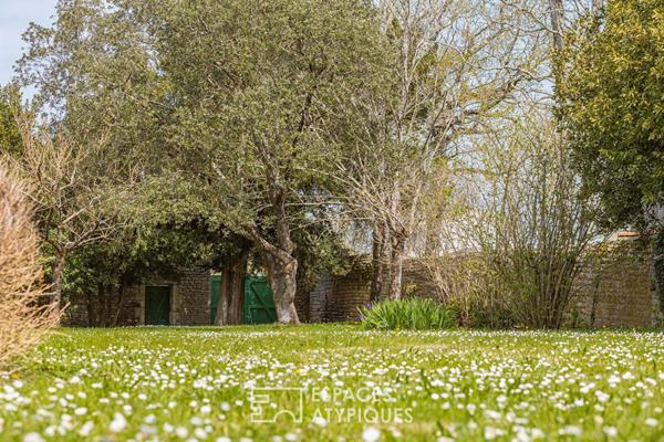 La « Maison des Aïeules » Emblématique et historique propriété et son parc arboré.