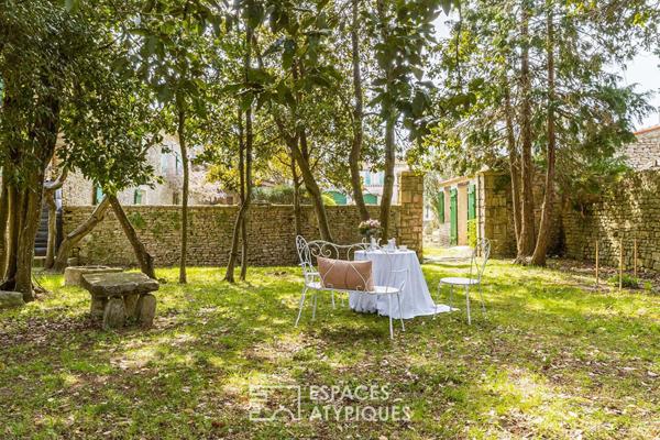 La « Maison des Aïeules » Emblématique et historique propriété et son parc arboré.