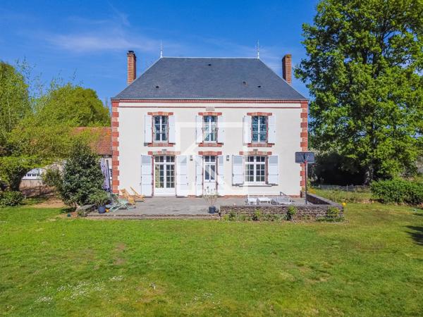 BELLE MAISON DE MAITRE DANS UN ECRIN DE VERDURE