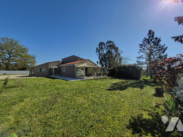 SAINT JULIEN DE CONCELLES proche du bourg maison 5 chambres