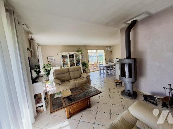 SAINT JULIEN DE CONCELLES proche du bourg maison 5 chambres