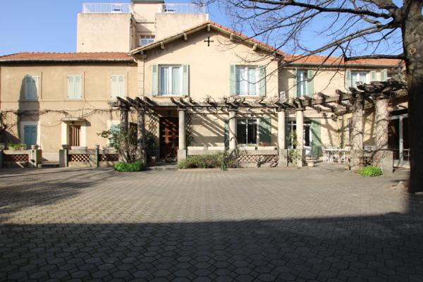 RARE ENSSEMBLE IMMOBILIER PROCHE REMPART