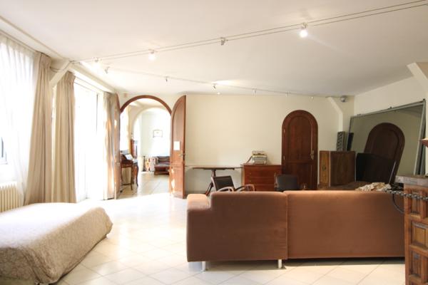 RARE ENSSEMBLE IMMOBILIER PROCHE REMPART