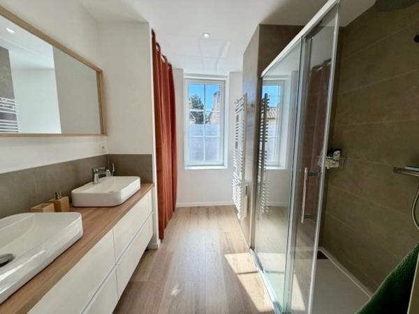 Maison rénovée à neuf - 3 chambres - Accès à pieds tous commerces