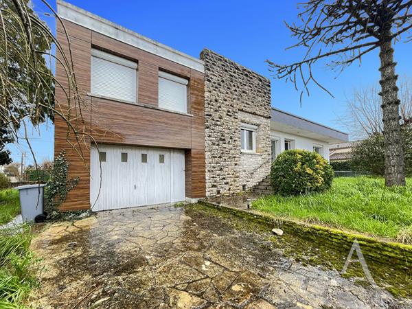 Ancienne maison d'architecte avec de beaux volumes - Villeneuve-sur-Lot