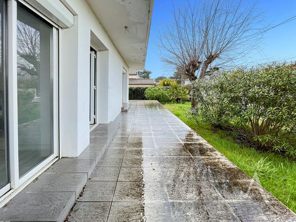 Ancienne maison d'architecte avec de beaux volumes - Villeneuve-sur-Lot