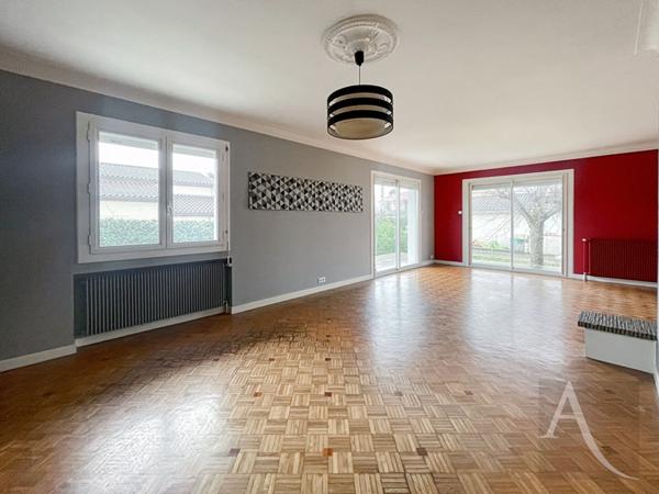 Ancienne maison d'architecte avec de beaux volumes - Villeneuve-sur-Lot