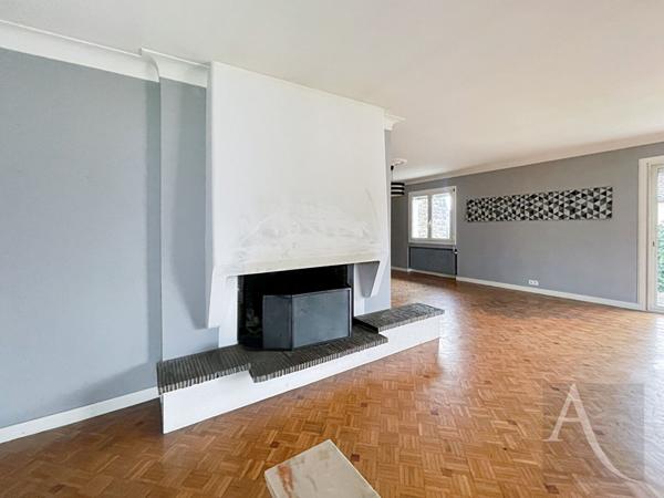 Ancienne maison d'architecte avec de beaux volumes - Villeneuve-sur-Lot