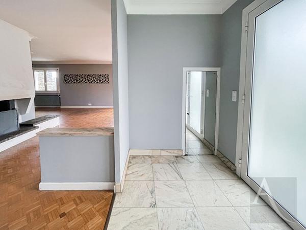 Ancienne maison d'architecte avec de beaux volumes - Villeneuve-sur-Lot