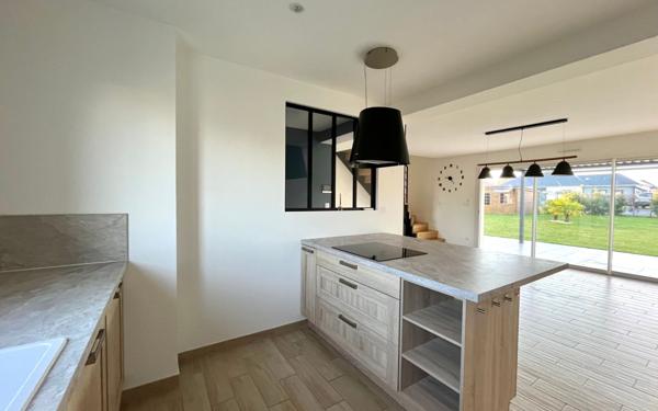 Maison à vendre    7 pièces • 139 m2 Chicheboville