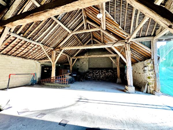 Magnifique Longère et dépendance sur 2200 m2 clos